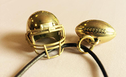 真鍮製フットボールチャームの画像